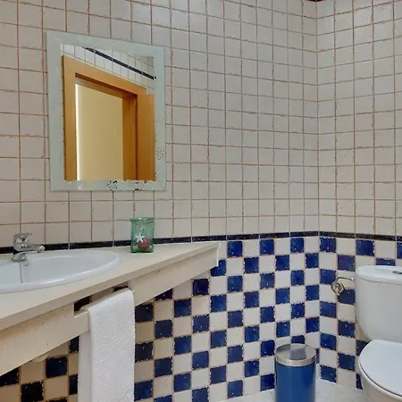 Sleeps 6 Pool Air Con Wifi *
