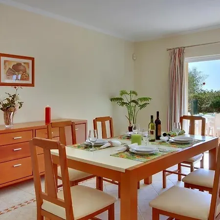 Sleeps 6 Pool Air Con Wifi Patroves