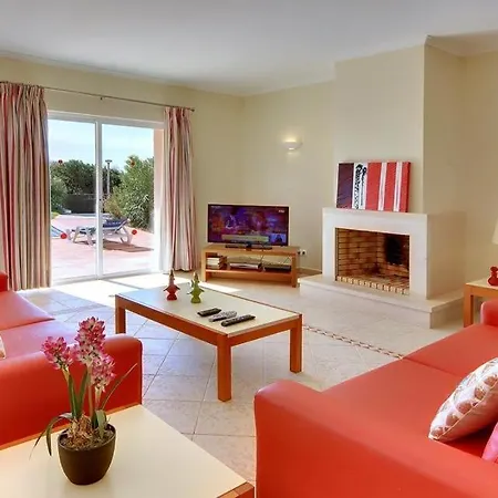 Sleeps 6 Pool Air Con Wifi * Patroves