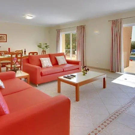 Sleeps 6 Pool Air Con Wifi Patroves
