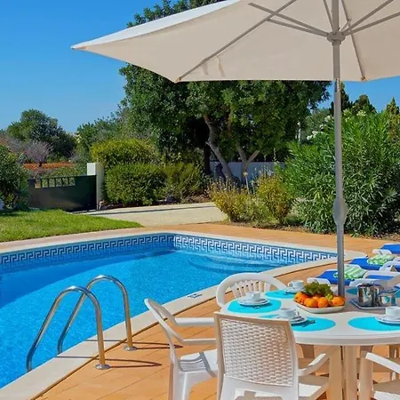 Sleeps 6 Pool Air Con Wifi Patroves