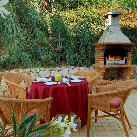 Sleeps 6 Pool Air Con Wifi וילה