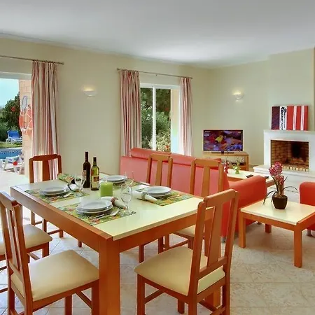Sleeps 6 Pool Air Con Wifi *
