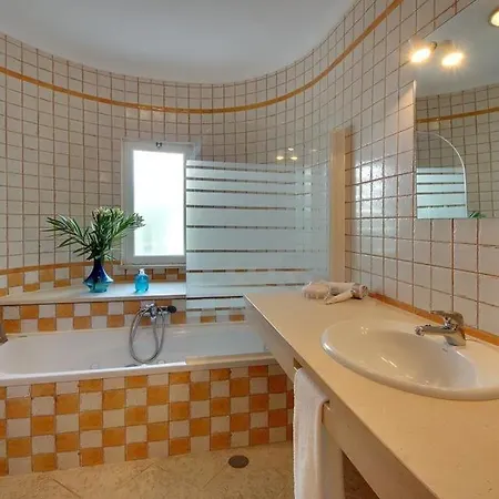 Sleeps 6 Pool Air Con Wifi וילה Patroves